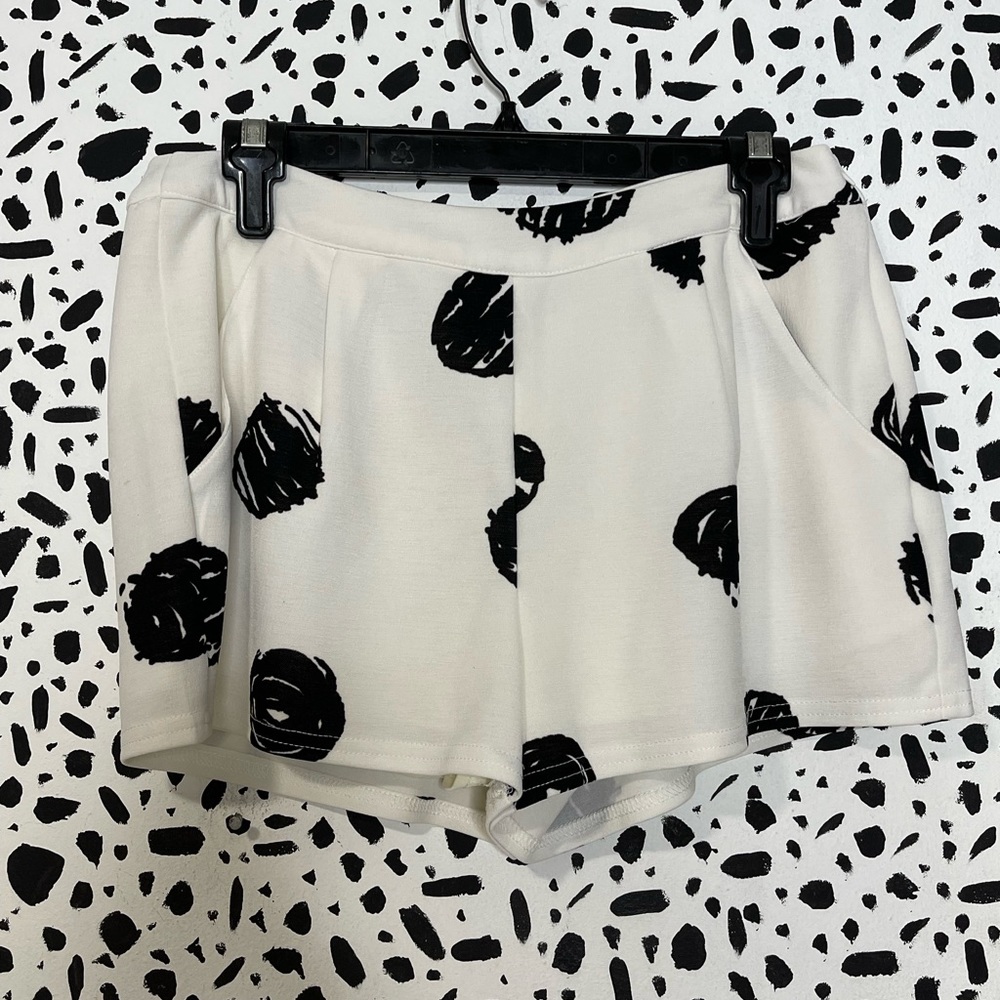 𝐏𝐨𝐥𝐤𝐚 𝐝𝐨𝐭𝐬 𝐩𝐚𝐧𝐭𝐬🐼
